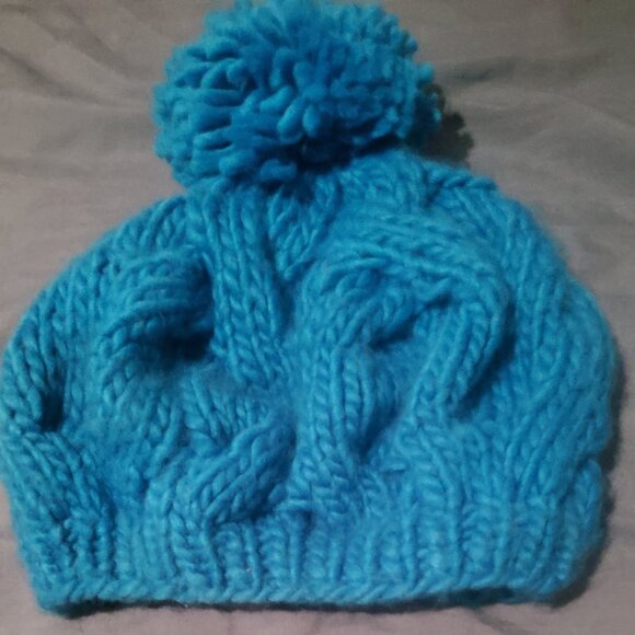 Winter BERRET HAT New no tags - Picture 6 of 7